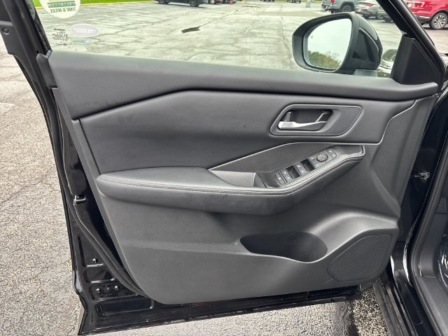 Certified 2025 Nissan Rogue SV AWD/4WD image 11