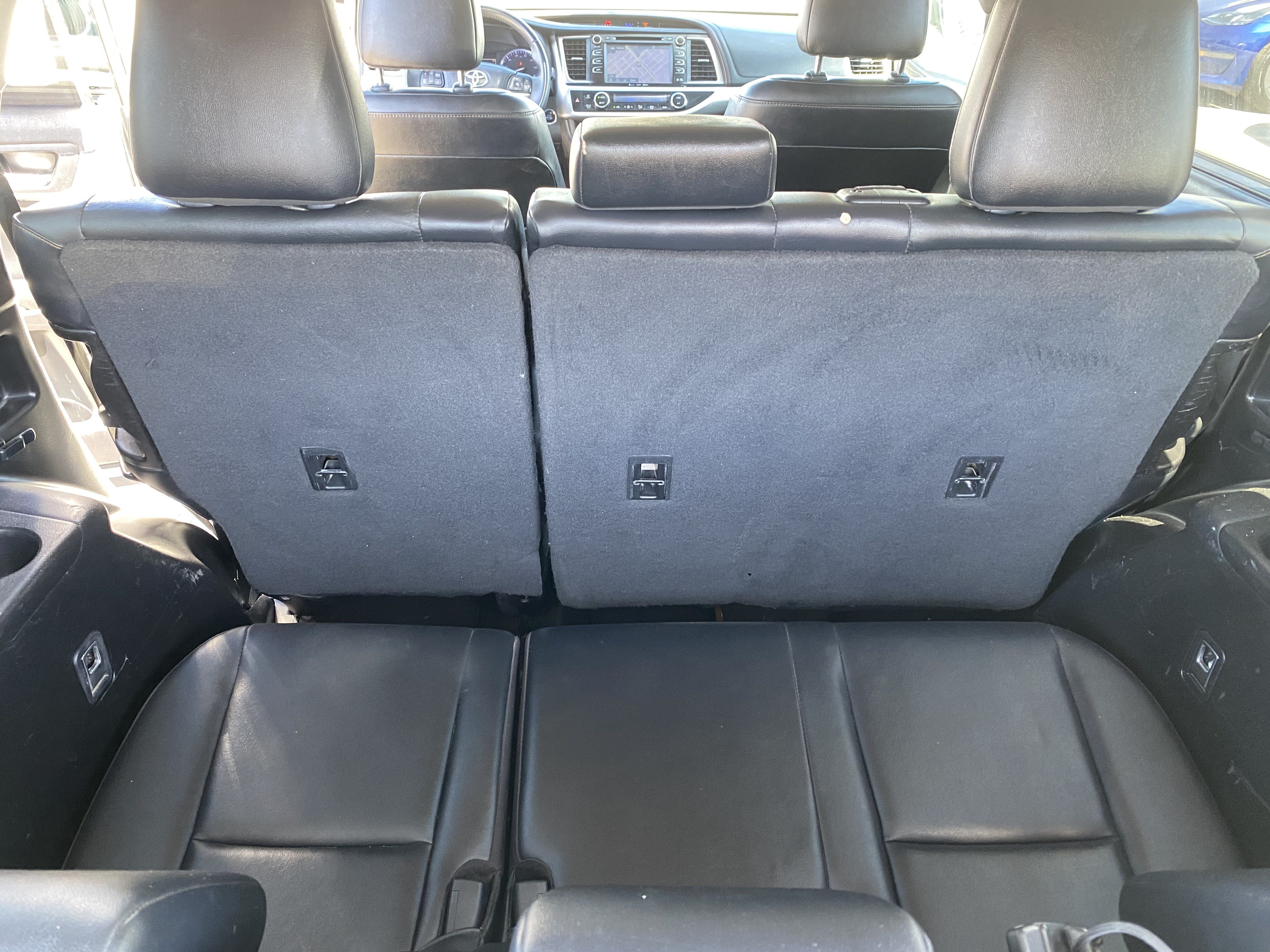 Used 2019 Toyota Highlander XLE FWD image 23
