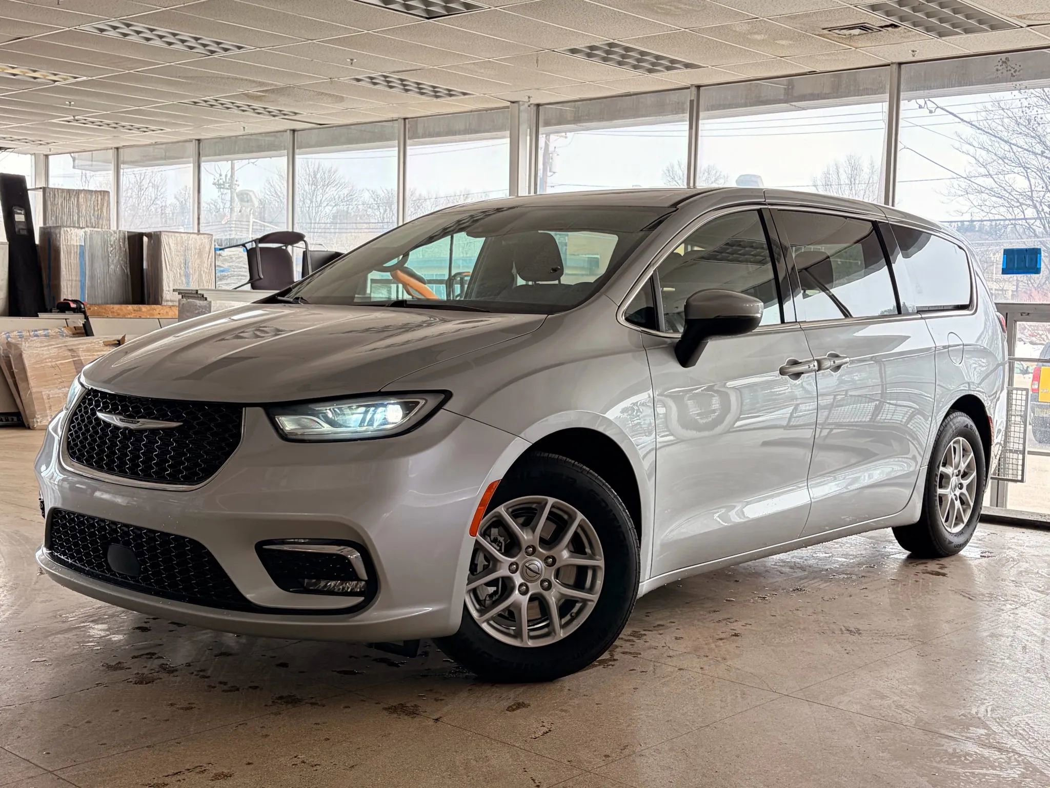 Used 2023 Chrysler Pacifica Touring