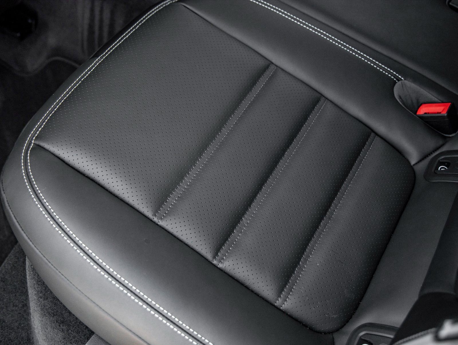 New 2026 Porsche Macan GTS AWD/4WD image 30