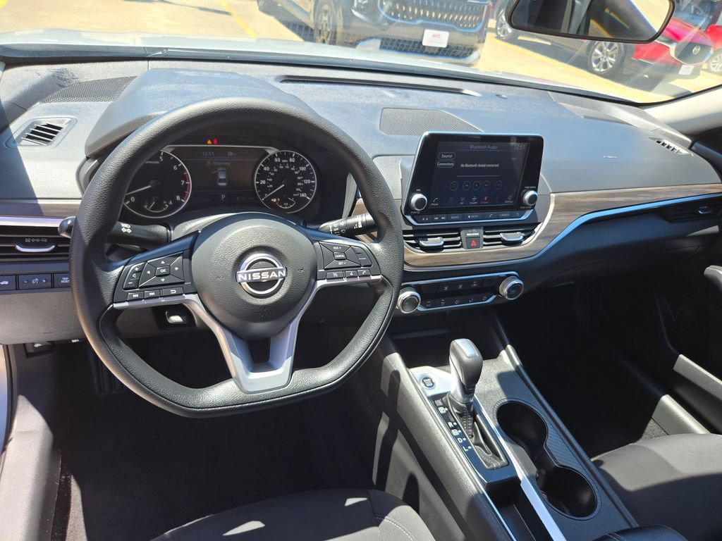 Used 2025 Nissan Altima 2.5 SV FWD image 16