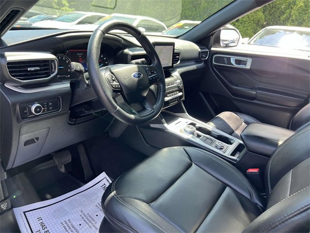 Used 2020 Ford Explorer XLT w/ Equipment Group 202A image 12