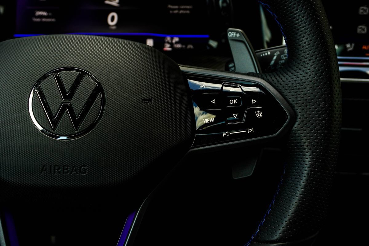 Used 2025 Volkswagen Golf R Black Edition image 29