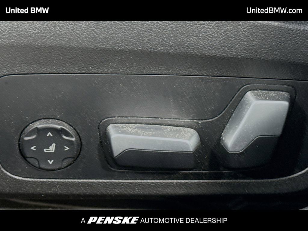 Used 2024 BMW 330i Sedan w/ M Sport Package RWD image 4