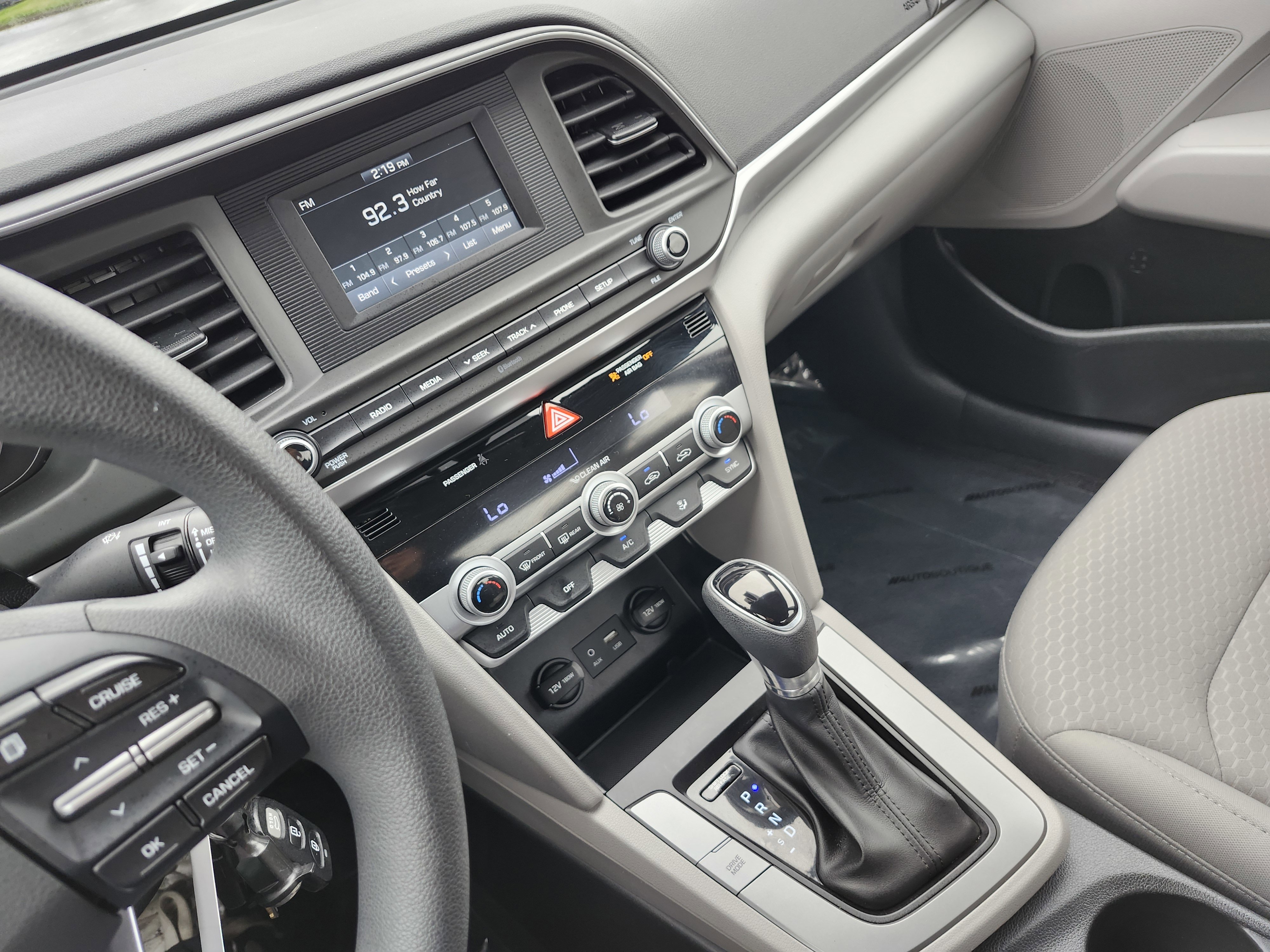 Used 2020 Hyundai Elantra SE FWD image 27