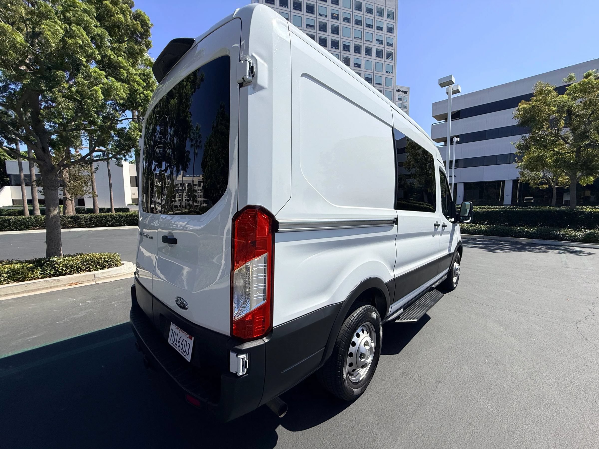 Used 2021 Ford Transit 250 AWD Medium Roof image 8