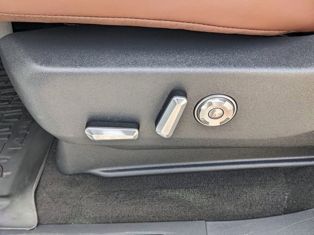 Used 2025 Lincoln Navigator Reserve image 25