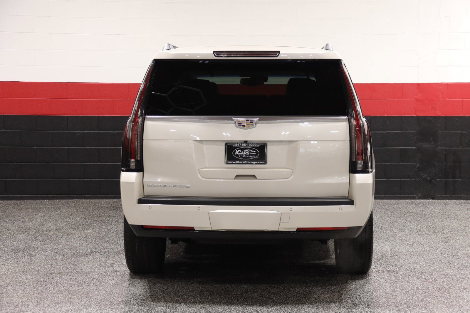 Used 2015 Cadillac Escalade Luxury AWD/4WD image 28