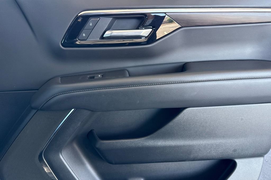 Used 2025 Chevrolet Tahoe LT image 28