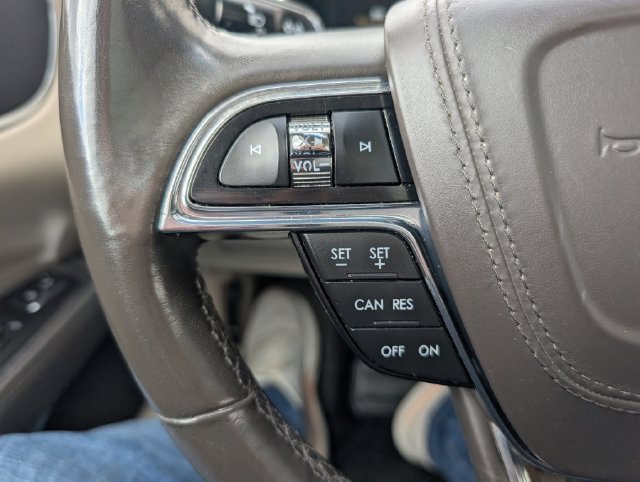 Used 2017 Lincoln Continental Select w/ Climate Package AWD/4WD image 13