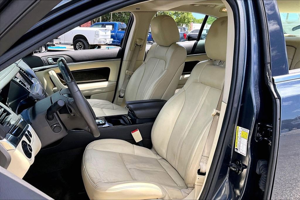 Used 2013 Lincoln MKS FWD image 18
