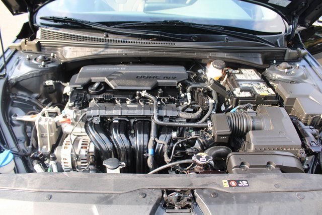 Used 2022 Hyundai Elantra SE image 26