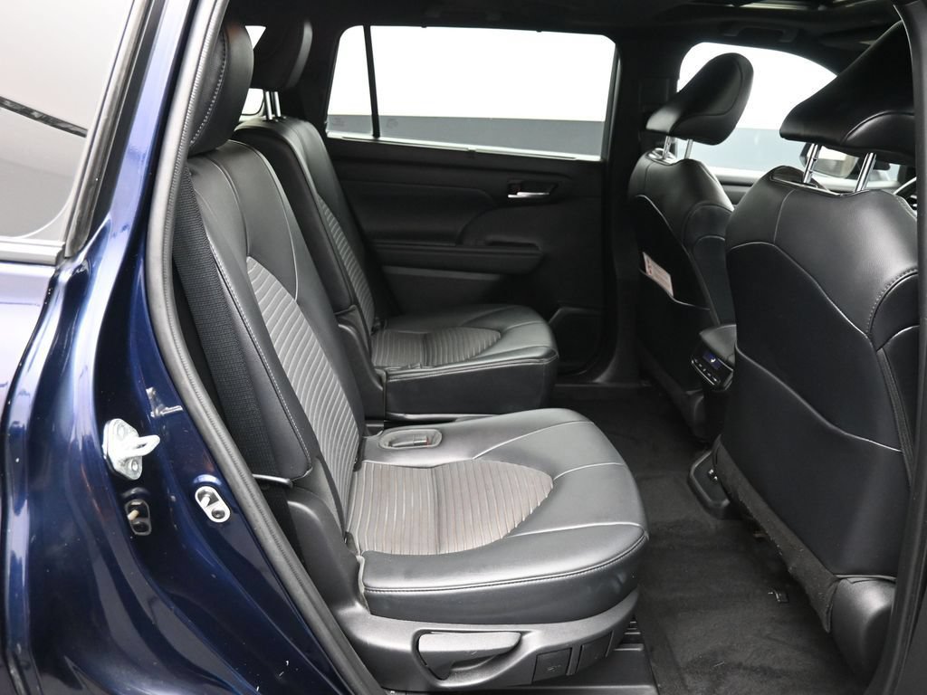 Used 2021 Toyota Highlander XSE AWD/4WD image 26