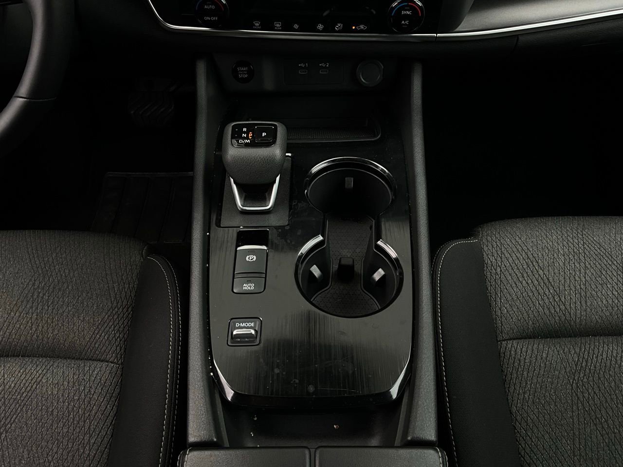 Used 2025 Nissan Rogue SV image 15