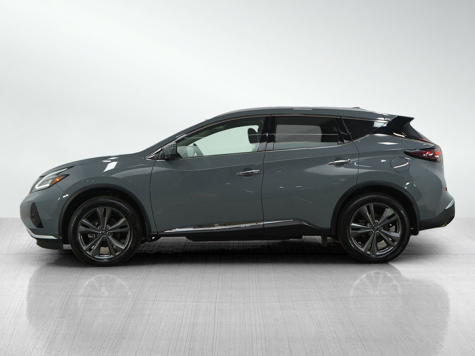 Used 2023 Nissan Murano Platinum image 2