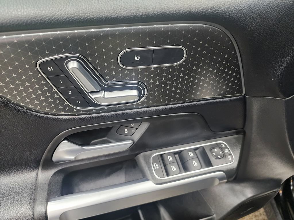 Used 2024 Mercedes-Benz GLB 250 4MATIC image 10