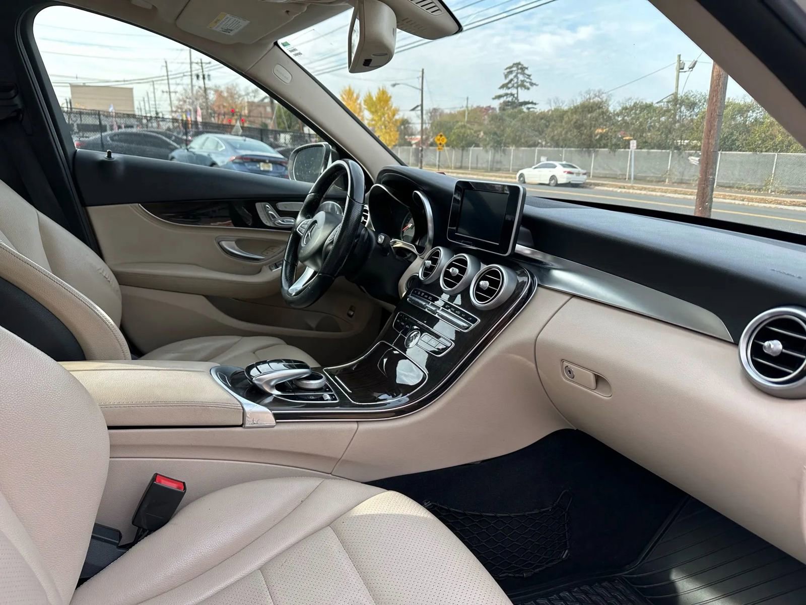 Used 2015 Mercedes-Benz C 300 4MATIC Sedan image 18
