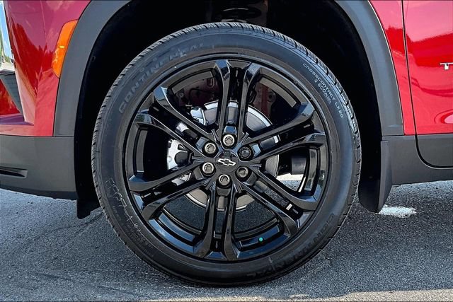 New 2027 Chevrolet Traverse LT w/ Driver Confidence Package FWD image 12