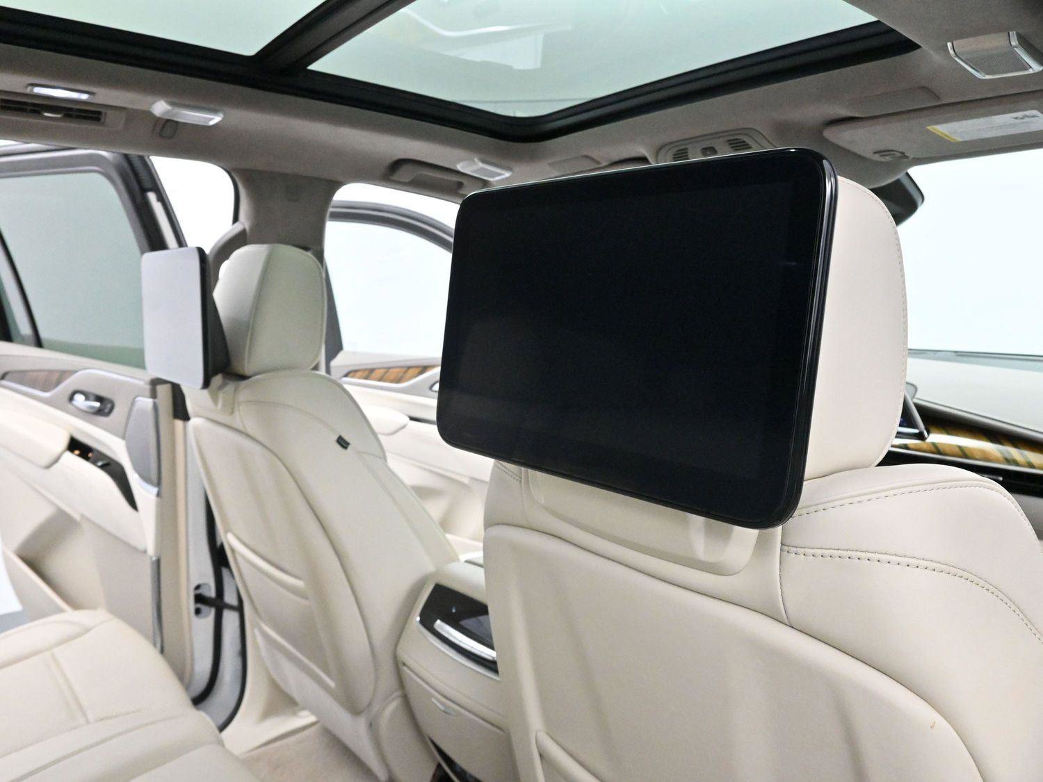 Certified 2022 Cadillac Escalade ESV Sport Platinum w/ Heavy-Duty Trailer Package image 39