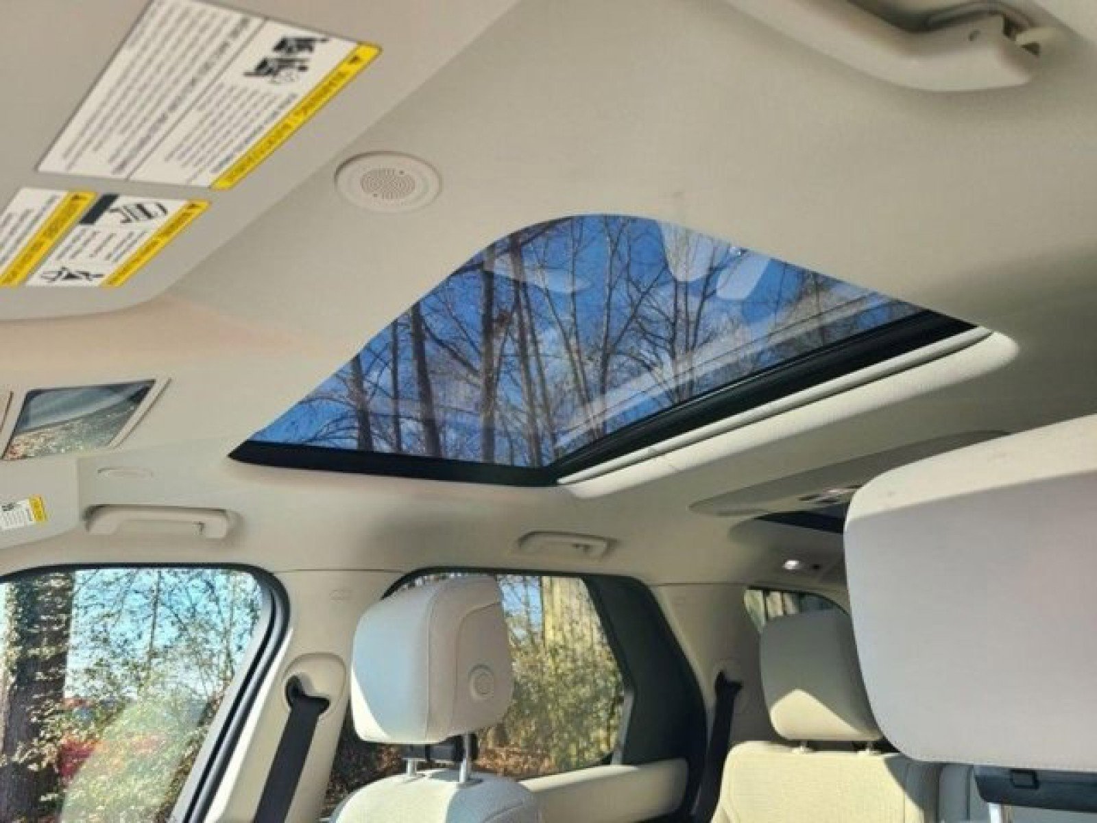 Certified 2024 Land Rover Discovery S image 27