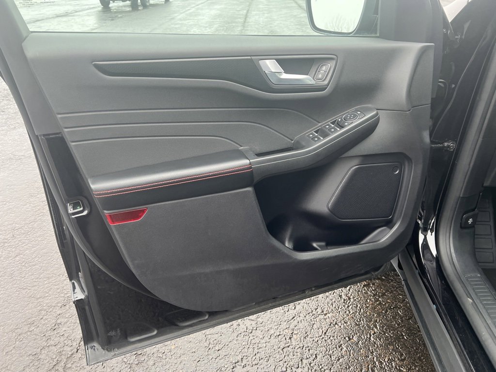 Used 2022 Ford Escape SEL w/ SEL Stealth AWD Package image 6