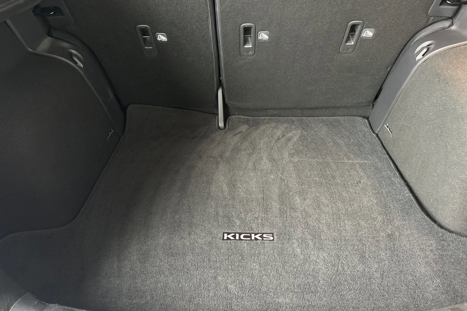 Used 2024 Nissan Kicks SV image 15