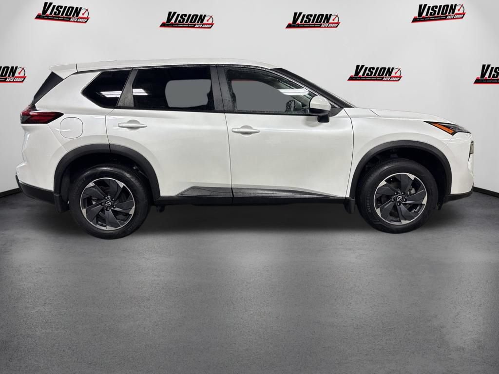 Used 2024 Nissan Rogue SV AWD/4WD image 4
