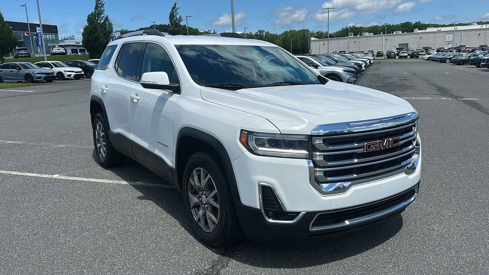 Used 2020 GMC Acadia SLT image 1