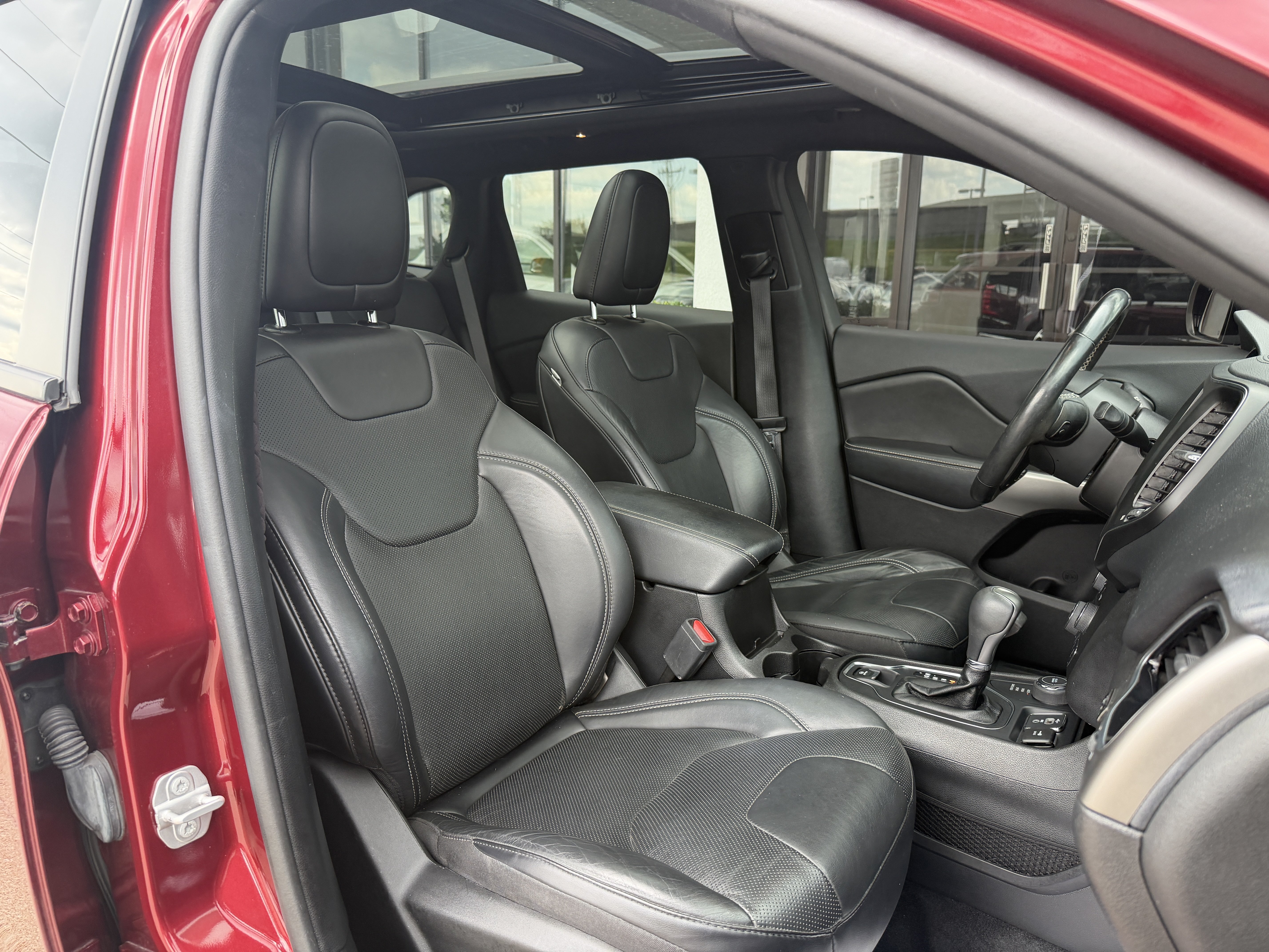 Used 2021 Jeep Cherokee Latitude Lux 80th Anniv w/ Quick Order Package 2YU 80th AWD/4WD image 27