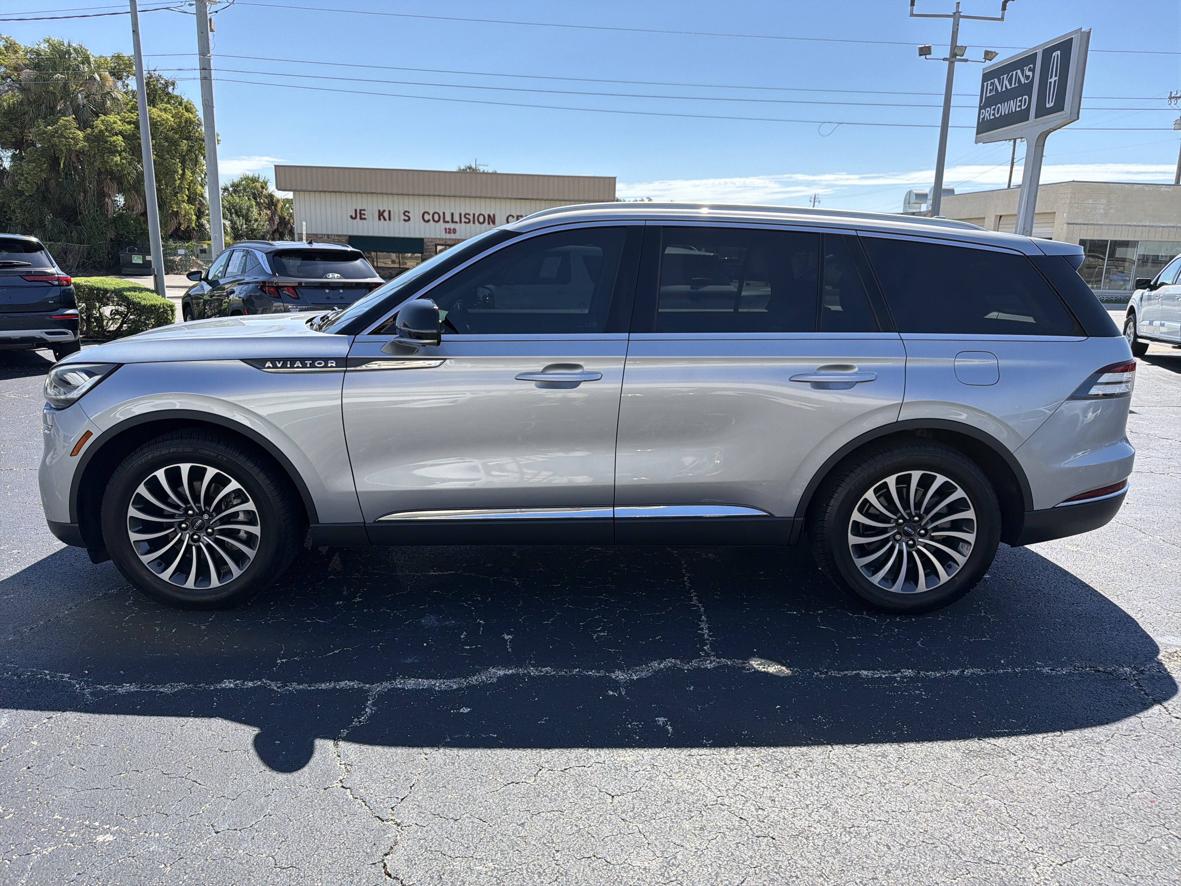 Certified 2020 Lincoln Aviator Reserve w/ Elements Package Plus RWD image 6