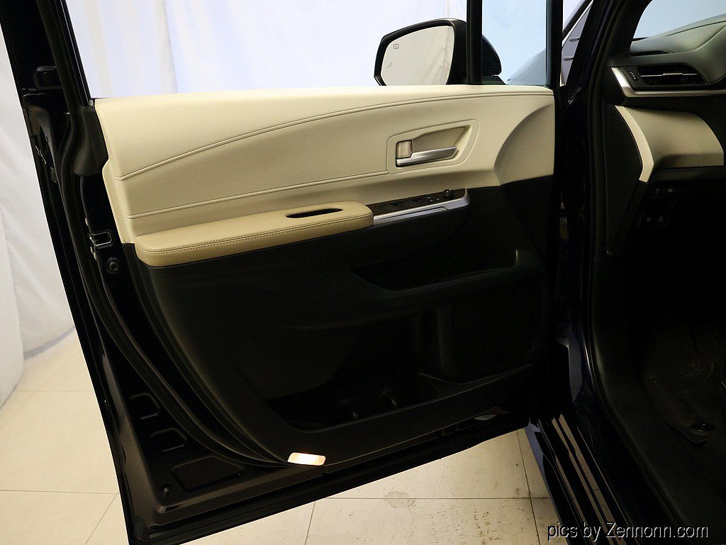 Used 2022 Toyota Sienna XLE FWD image 24