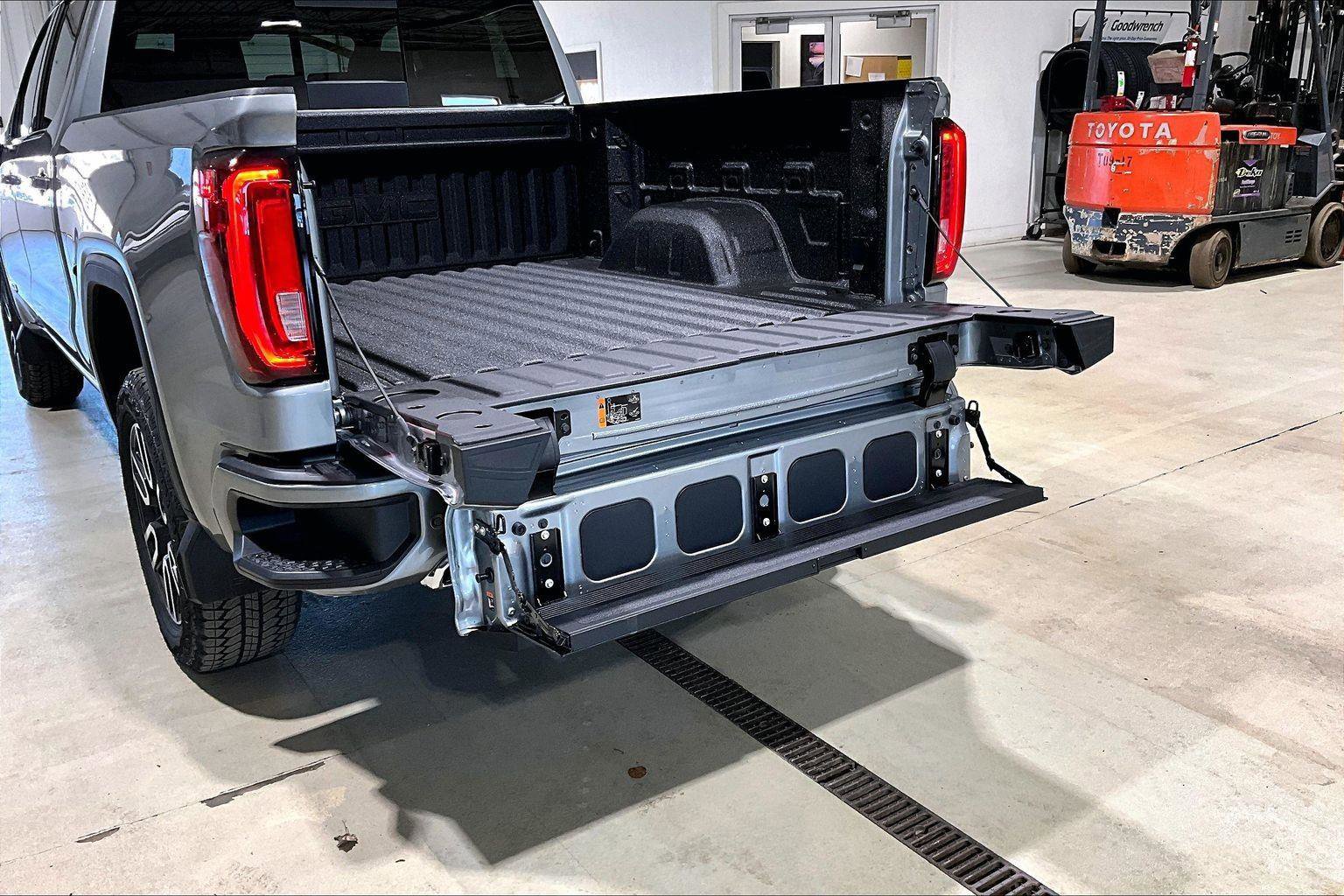 New 2026 GMC Sierra 1500 AT4 w/ Technology Package image 17