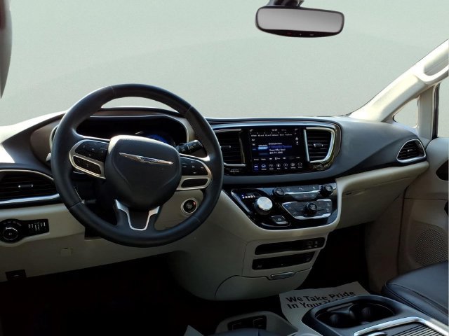 Used 2018 Chrysler Pacifica Touring-L Plus FWD image 13