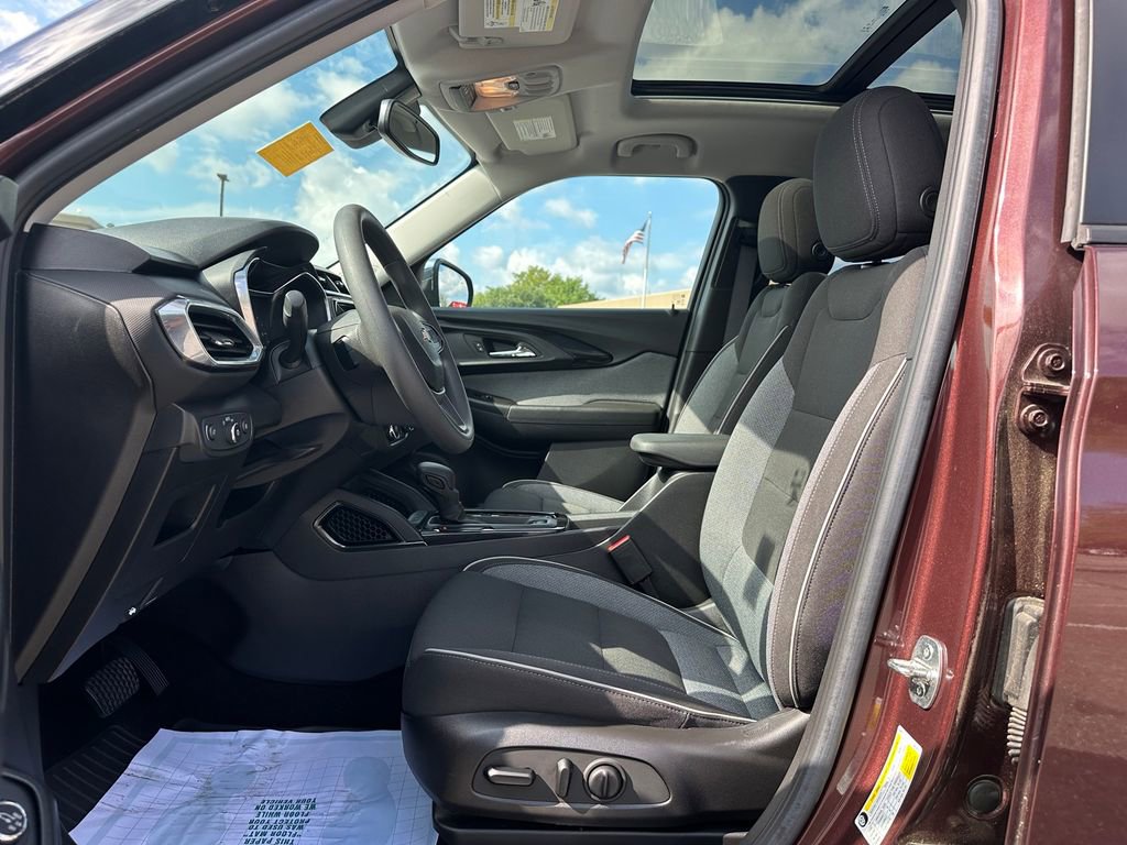 Used 2022 Chevrolet TrailBlazer LT w/ Sun and Liftgate Package image 14