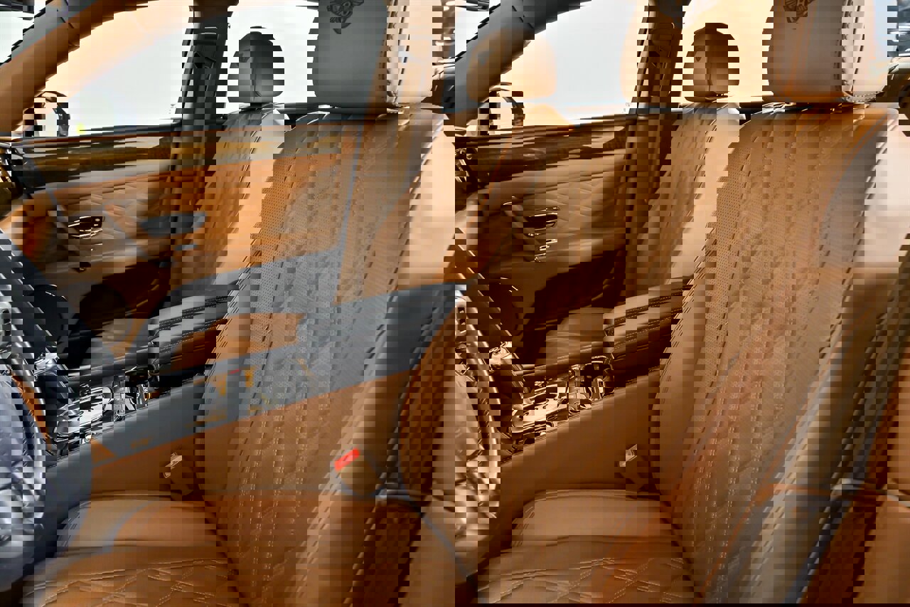 Used 2015 Bentley Flying Spur V8 image 24