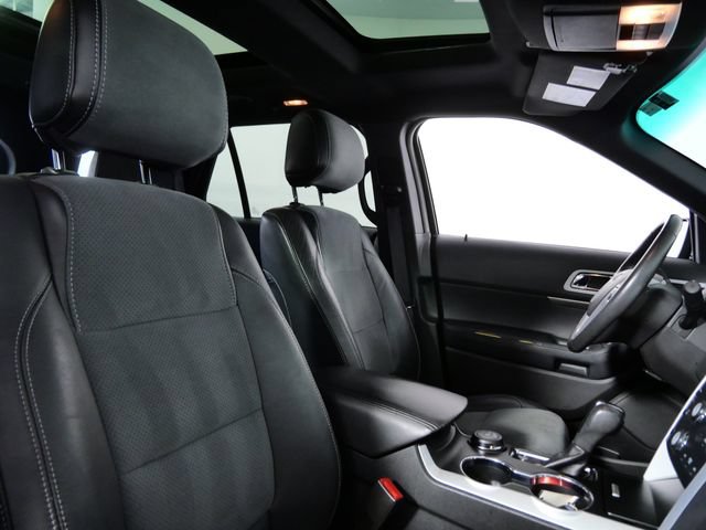 Used 2015 Ford Explorer XLT w/ Equipment Group 202A AWD/4WD image 11