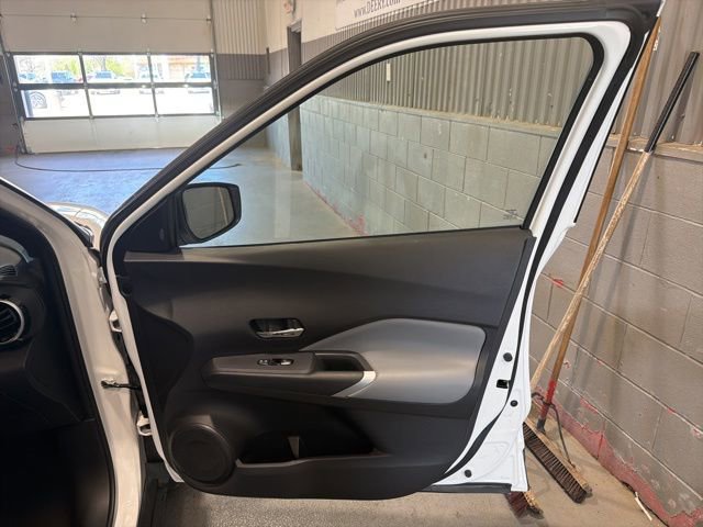Certified 2023 Nissan Kicks SR w/ SR Premium Package FWD image 16