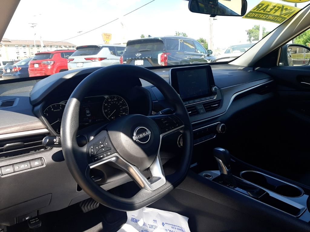 Used 2024 Nissan Altima 2.5 SV image 9