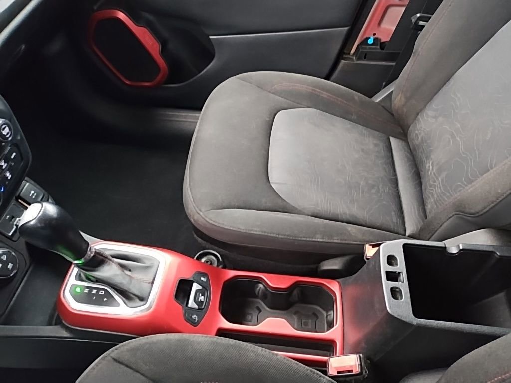 Used 2019 Jeep Renegade Trailhawk w/ UConnect 8.4 Nav Group image 34