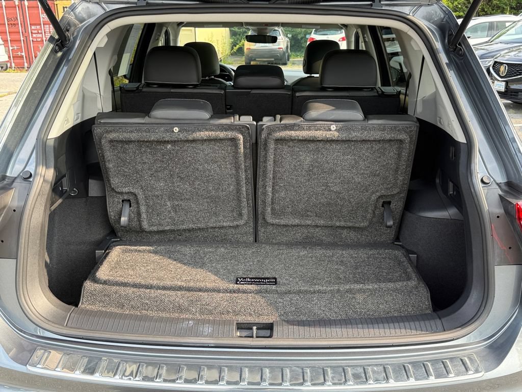 Used 2023 Volkswagen Tiguan SE w/ Panoramic Sunroof Package FWD image 26