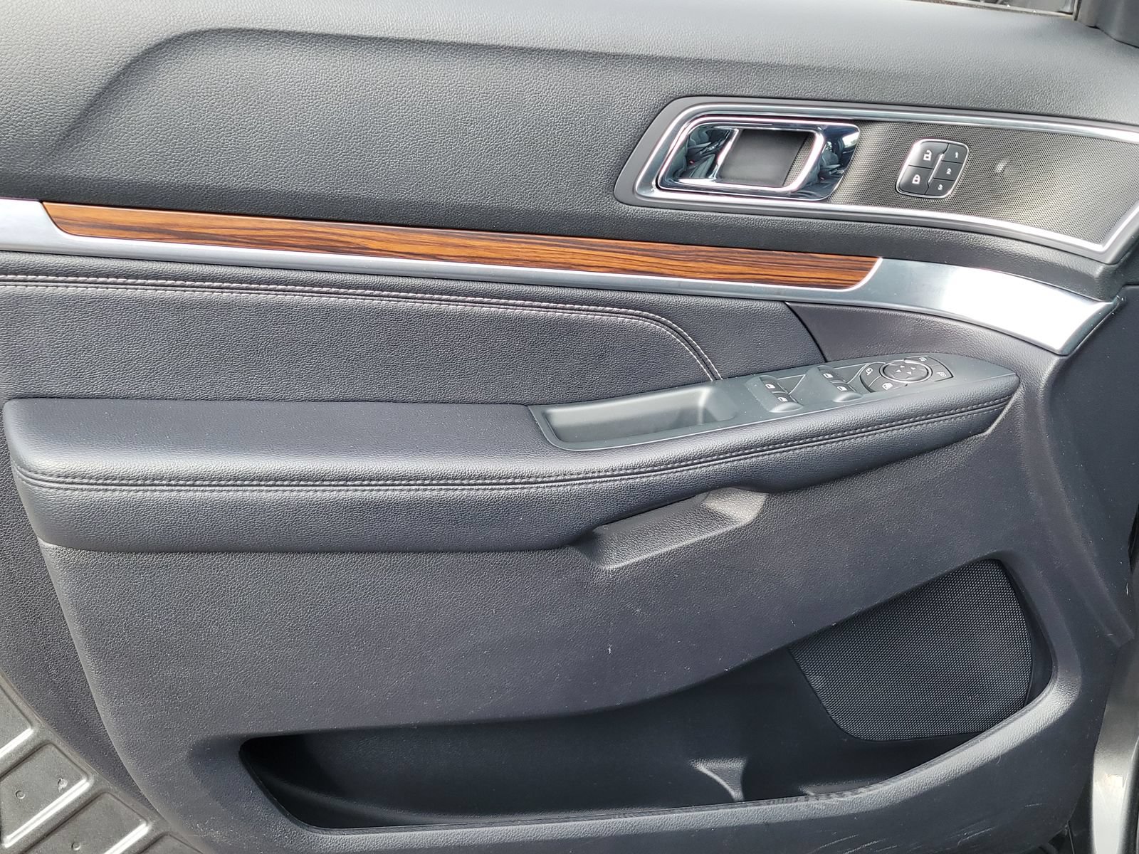 Used 2018 Ford Explorer Limited AWD/4WD image 7