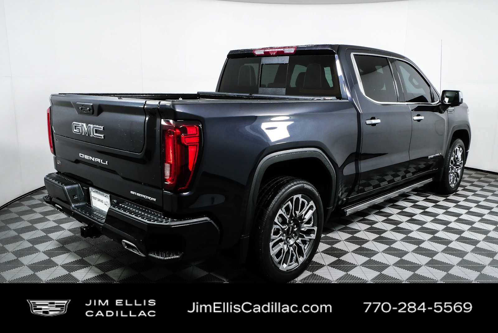 Used 2023 GMC Sierra 1500 Denali Ultimate AWD/4WD image 3