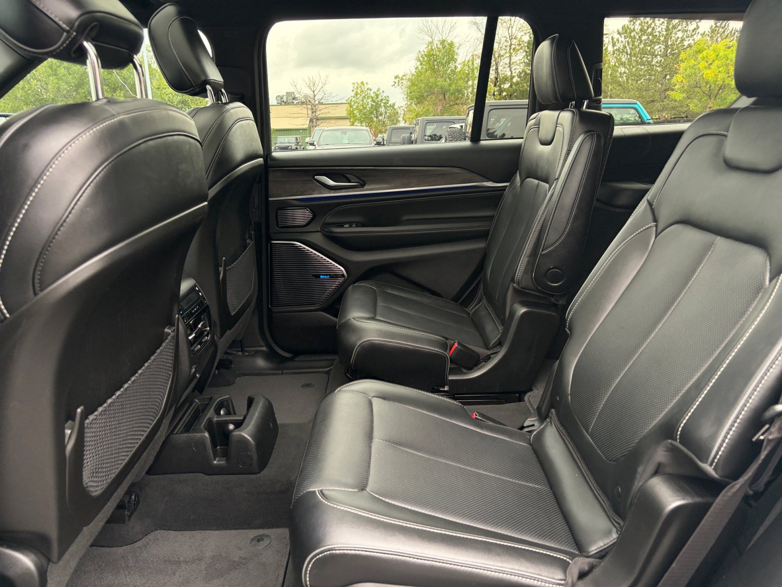 Used 2023 Jeep Grand Cherokee L Overland AWD/4WD image 16