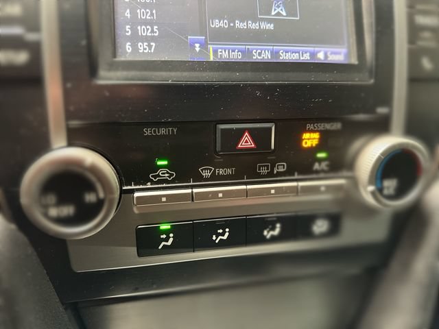 Used 2014 Toyota Camry SE FWD image 17