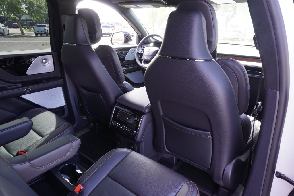 Used 2026 Lincoln Aviator Black Label w/ Jet Appearance Package AWD/4WD image 12