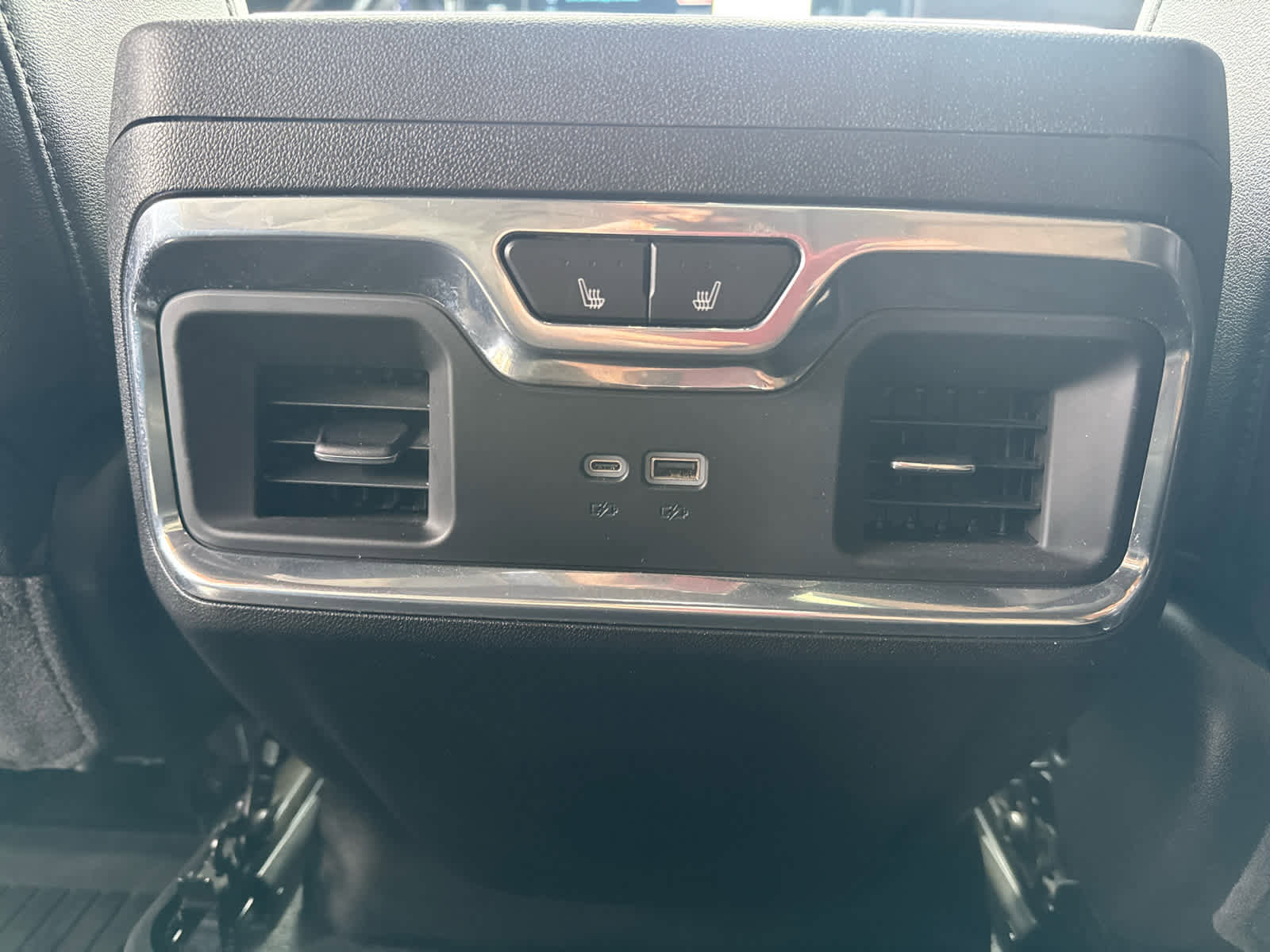 Used 2024 Chevrolet Silverado 3500 High Country w/ Technology Package image 28