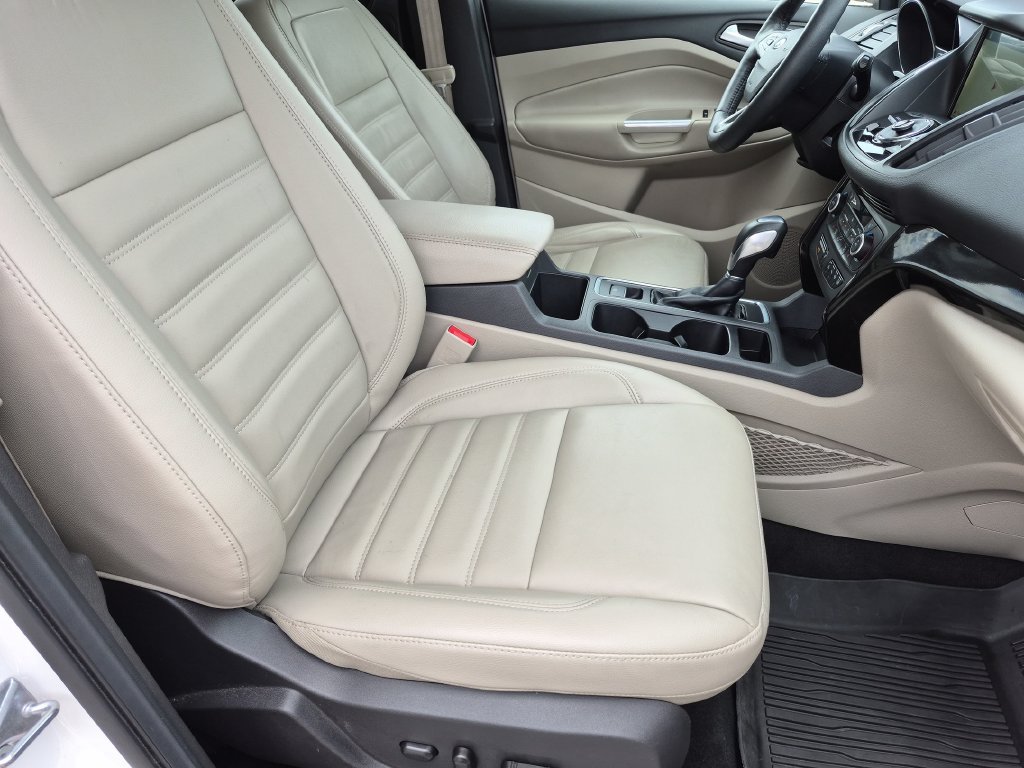 Used 2018 Ford Escape Titanium w/ Ford Safe & Smart Package FWD image 29