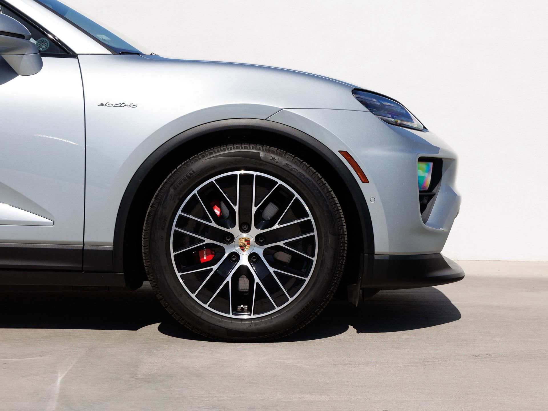Certified 2025 Porsche Macan 4S Electric AWD/4WD image 11