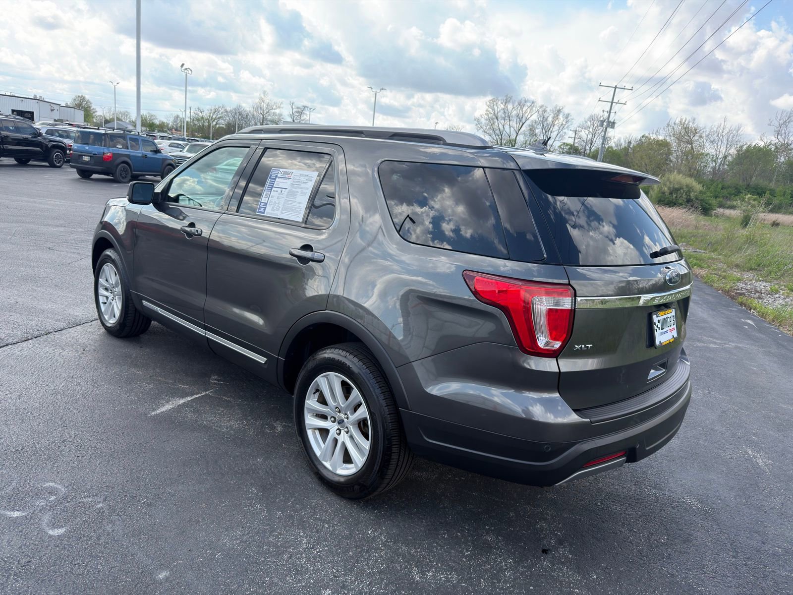 Used 2019 Ford Explorer XLT w/ Equipment Group 202A AWD/4WD image 4