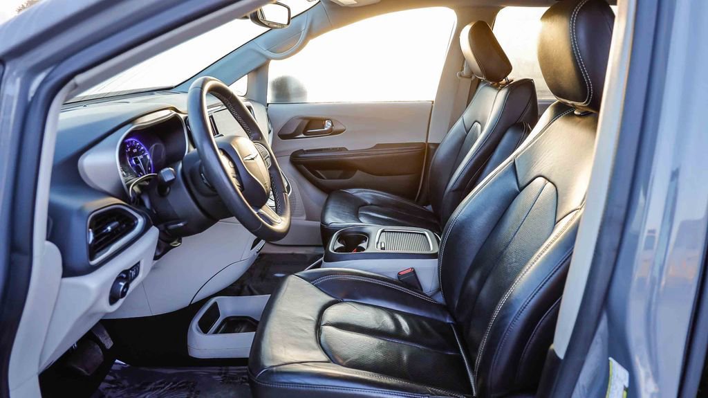Used 2022 Chrysler Pacifica Touring-L FWD image 21